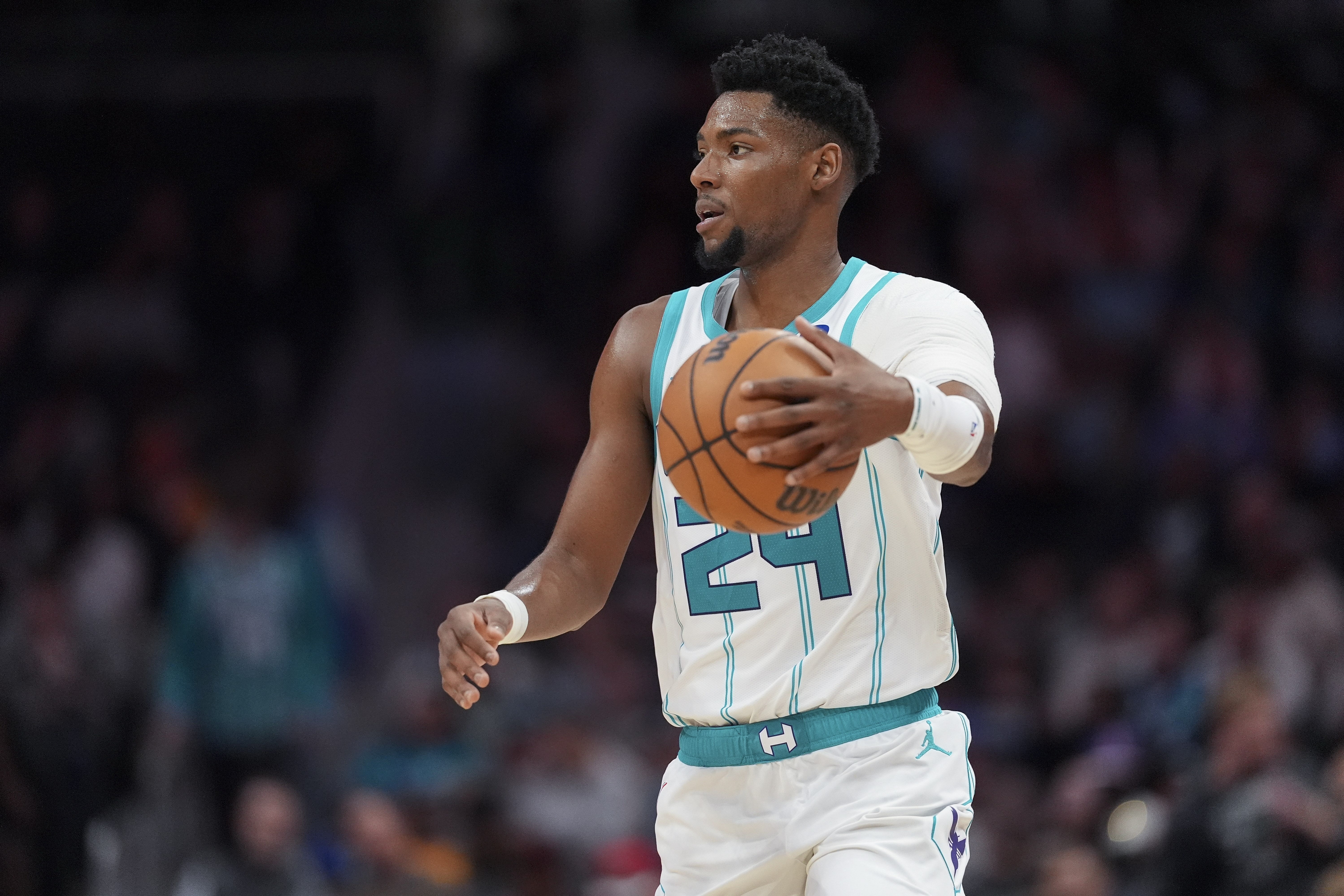 华体会APP下载-手感好得多攻!布兰登·米勒打满首节 5中5&三分3中3轰下16分!